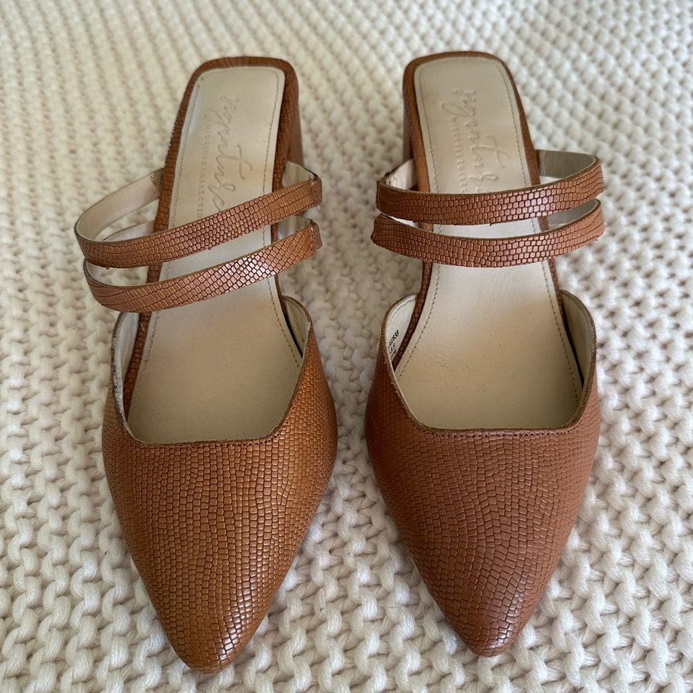 Signature by journee collection 8.5 leather slide mule light brown leather NWOT